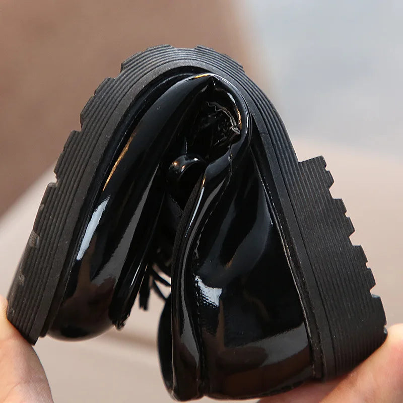 נעלי בובה דמוי עור מבריק- לארה